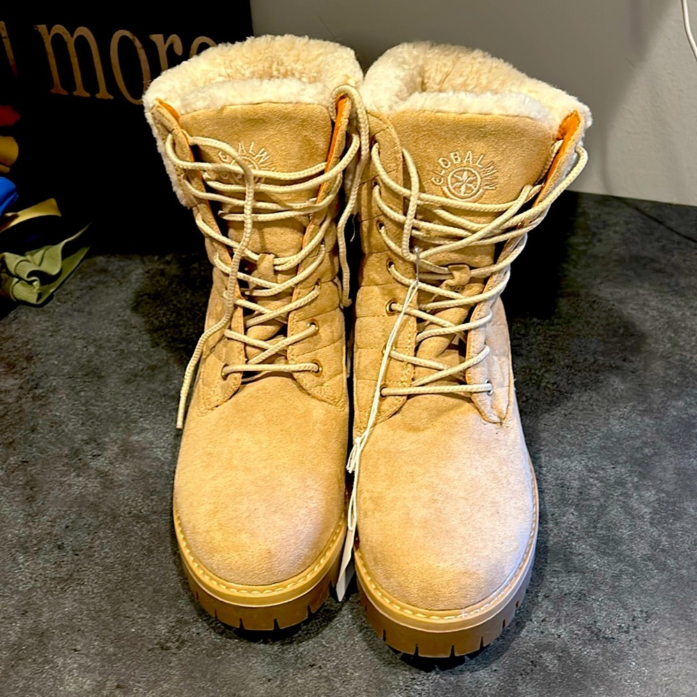 Women size 8.5 Globalwin boot